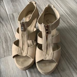 Report women’s wedges